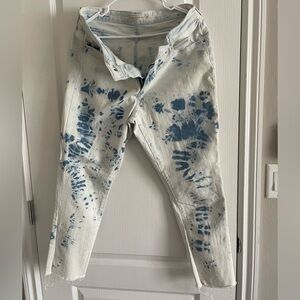 Levi’s used bleached jeans size 12 and 33 in the waist.